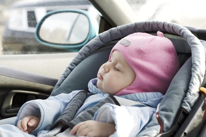 Säugling an Bord - Ab welchem Alter dürfen Babys mit auf lange Autofahrten?