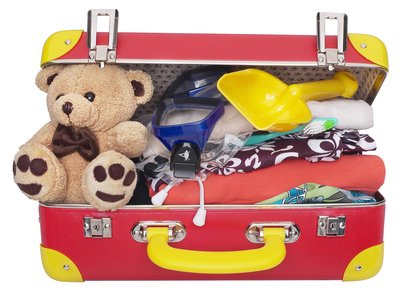 Koffer packen: Was muss mit in den Urlaub mit Baby und Kind? © objectsforall/Fotolia.com