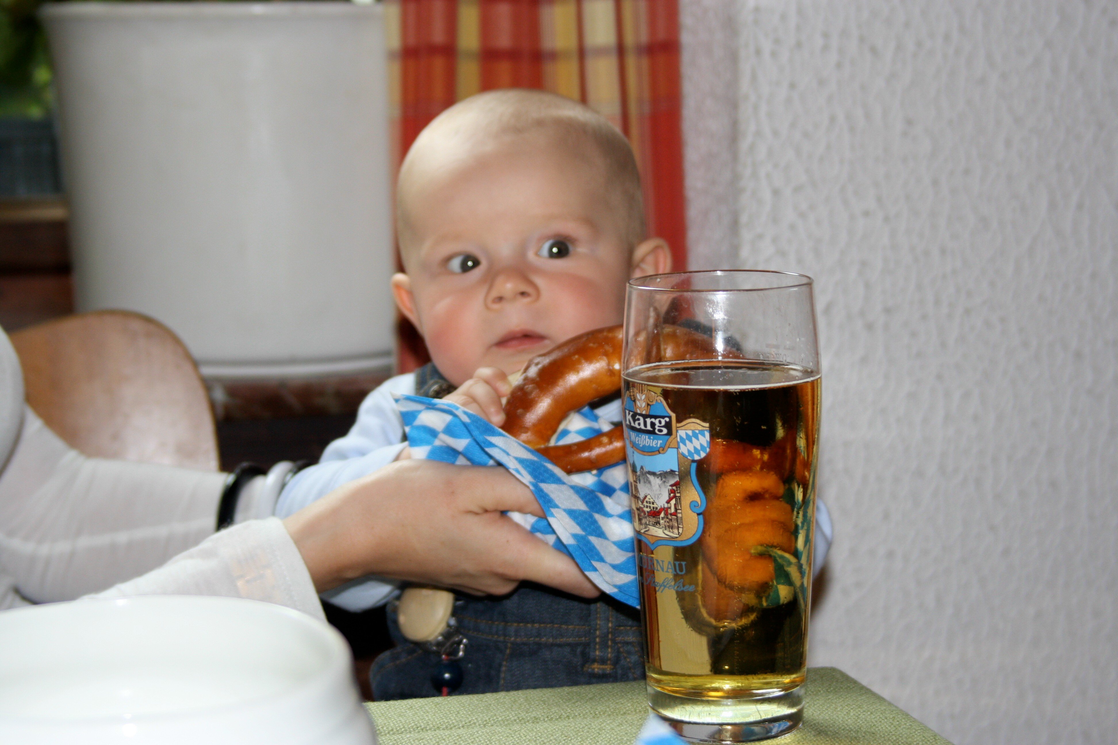 Baby auf bayerisch: Mit Brezel und Bier © Mami-in-Pumps