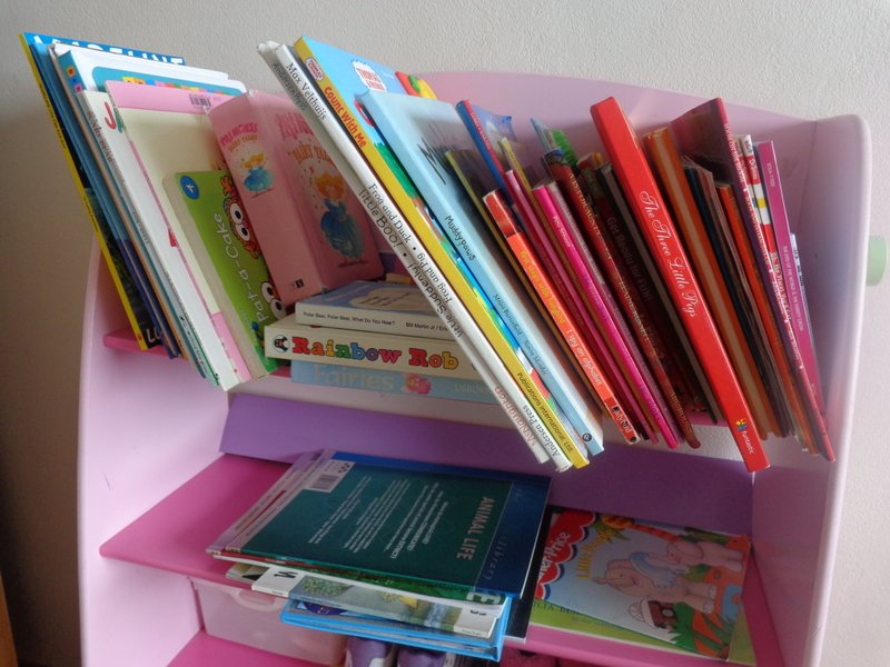 Fremde Bücher sind spannend - die eigenen Kinder freuen sich © KidsAway