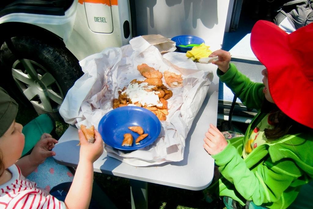 Fish and Chips mit den Fingern essen - in Neuseeland schmeckt es klasse! © Weltwunderer