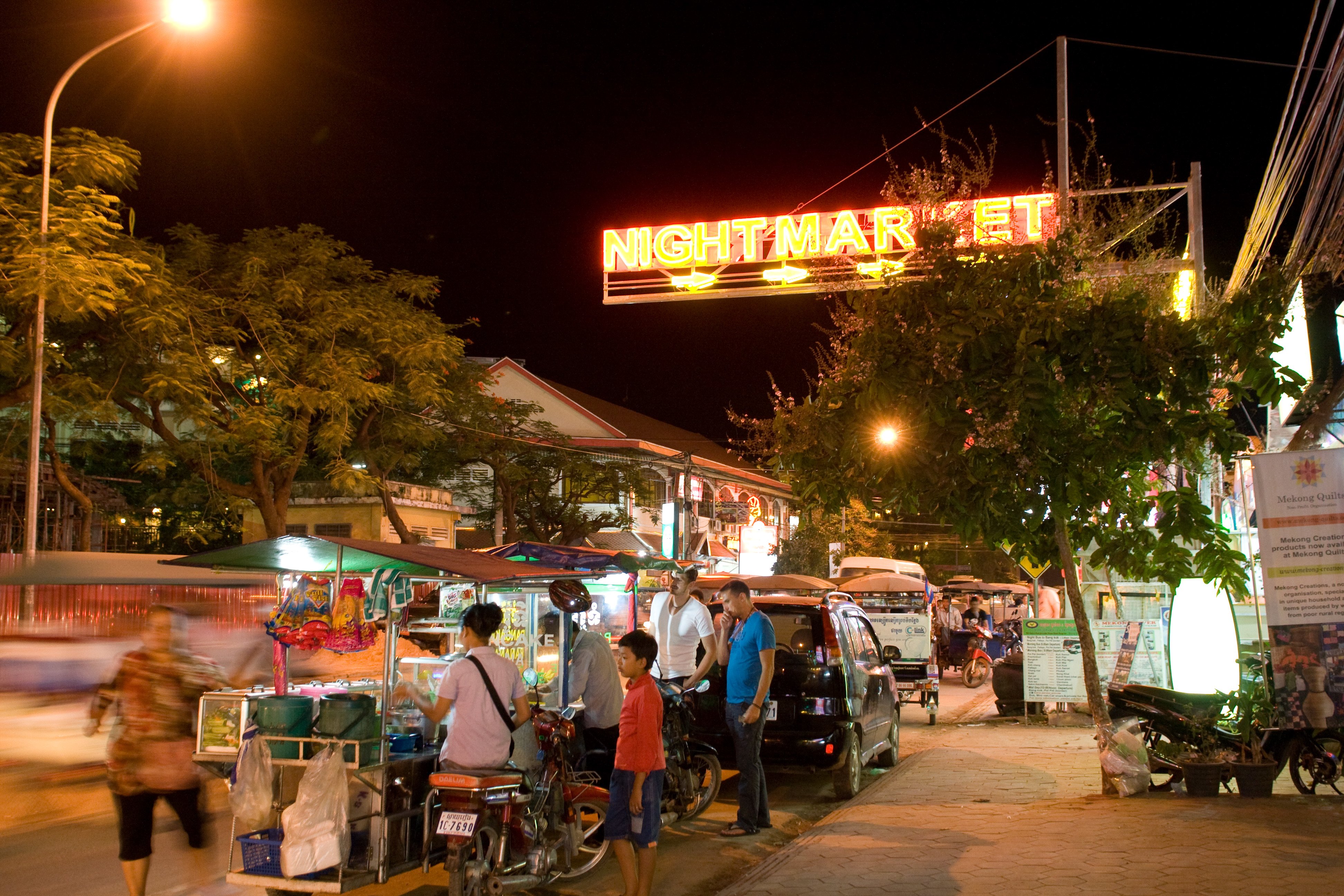 Straßenküchen sind zum Entdecken ideal - hier auf dem Nachtmarkt von Siem Reap © Weltwunderer