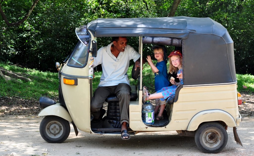 Mit Chauffeur Bandulla im Tuktuk © Wolfgang Stromberg