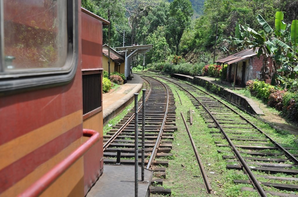Der Zug ist eines der wichtigsten Transportmittel in Sri Lanka © Wolfgang Stromberg