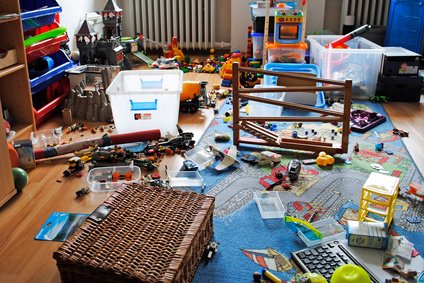 Im Kinderzimmer verbergen sich Schätze für den Flohmarkt.  © Strauchburg.de - Fotolia.de