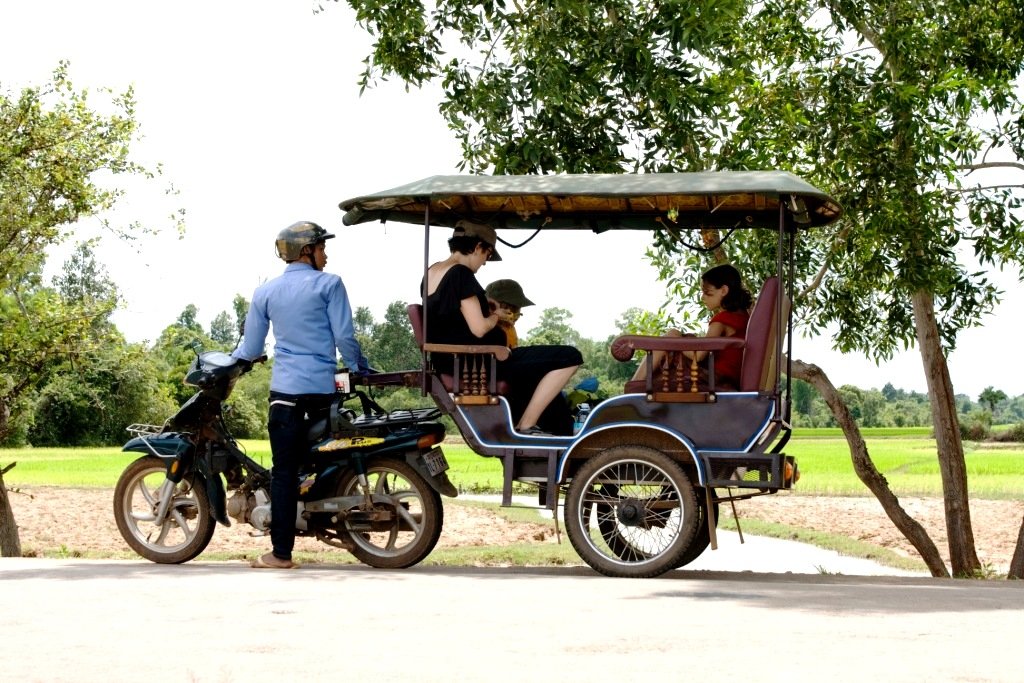 Tuktuks sind für Familien auf Reisen günstig und bequem © Weltwunderer