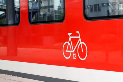 Im Zug könnt ihr eure Fahrräder meist problemlos mitnehmen © Daniel Ernst - Fotolia.com