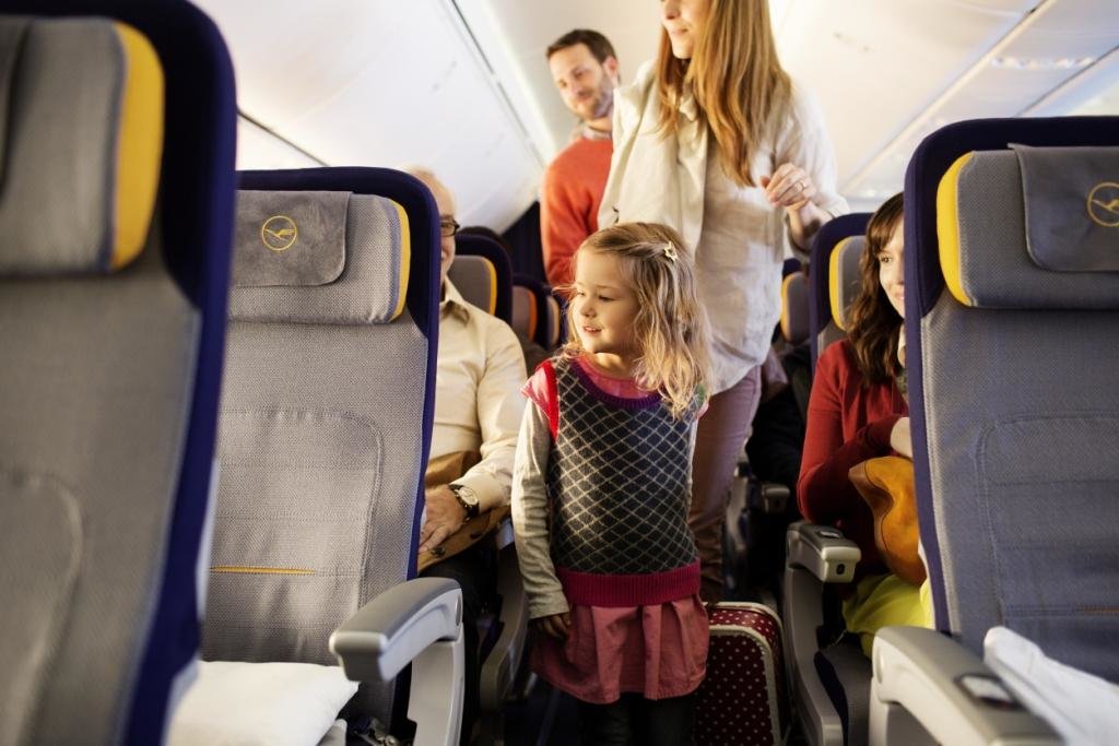 Eltern fragen, Experten antworten - Mit Kindern sicher fliegen: was ihr  wissen müsst